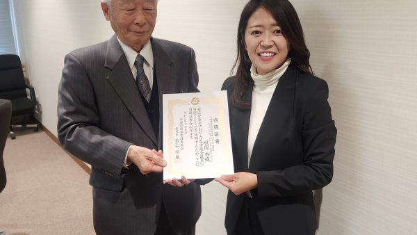 【守谷市】当選証書が選挙管理委員会委員長から授与