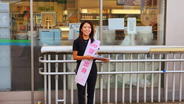 【守谷市】守谷駅西口で活動レポートを配布しました